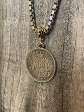 Load image into Gallery viewer, Square Box Chain Medallion Necklace
