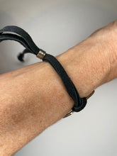 Load image into Gallery viewer, Hammered Bronze Circle Bracelet
