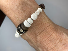 Load image into Gallery viewer, Howlite &amp; Leather Bracelet
