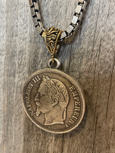Load image into Gallery viewer, Square Box Chain Medallion Necklace
